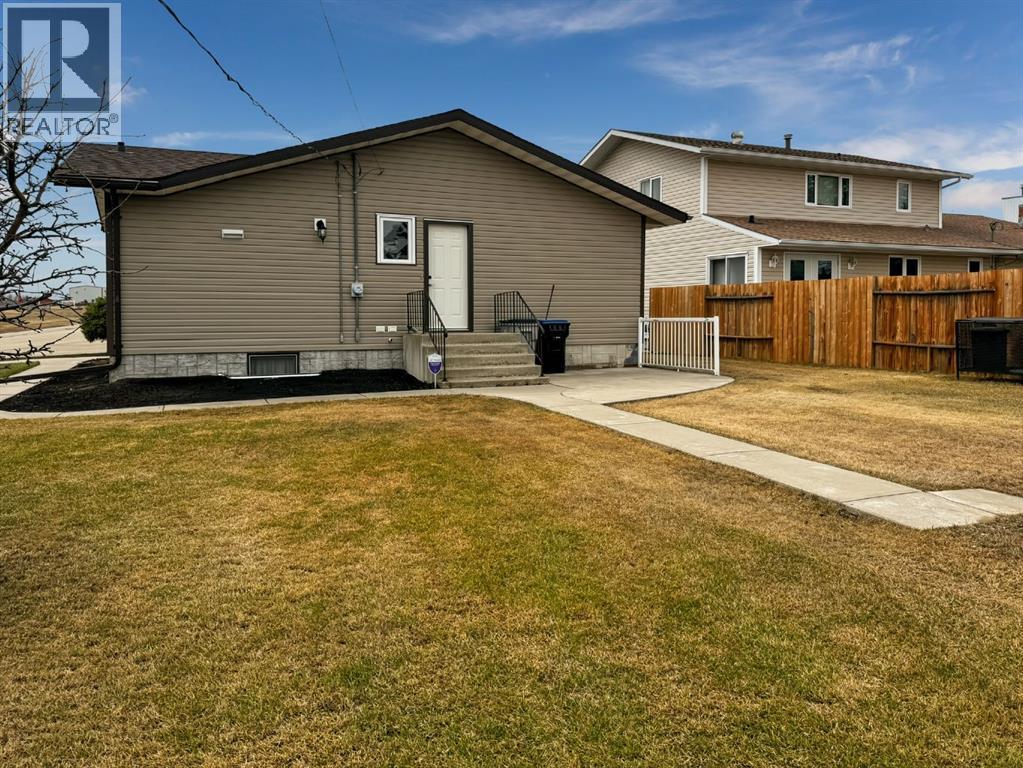 4504 45 Street - Photo 5