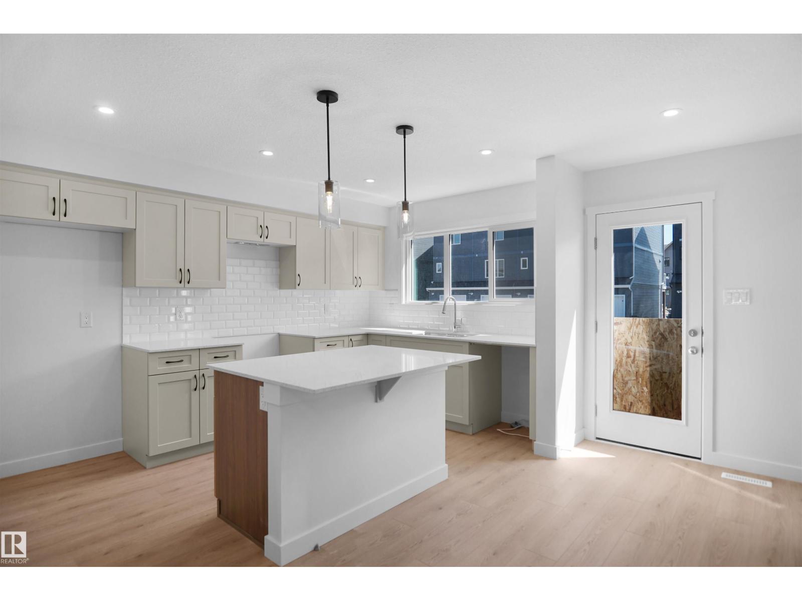 19457 22 AV NW - 9
