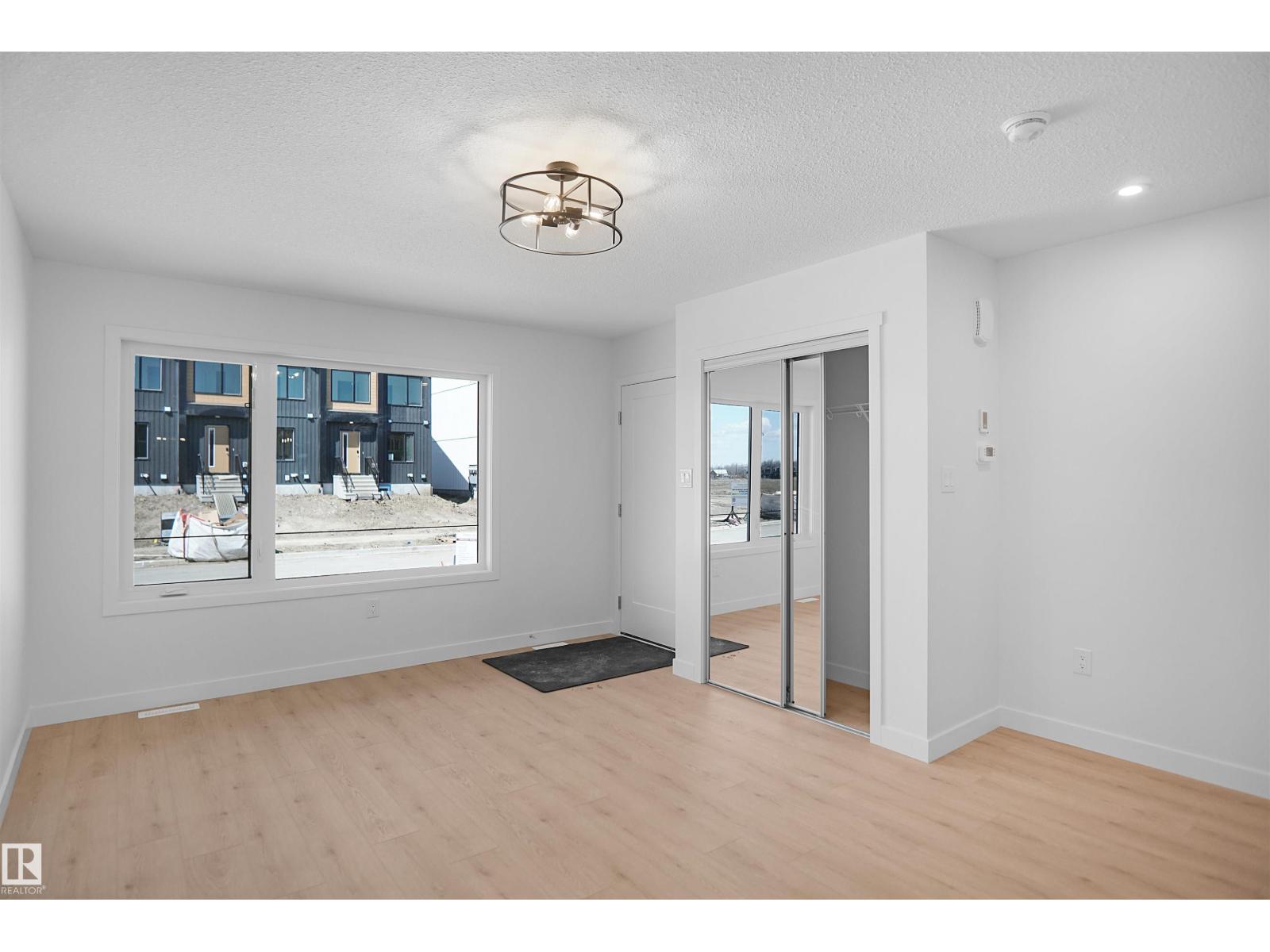 19457 22 AV NW - 7