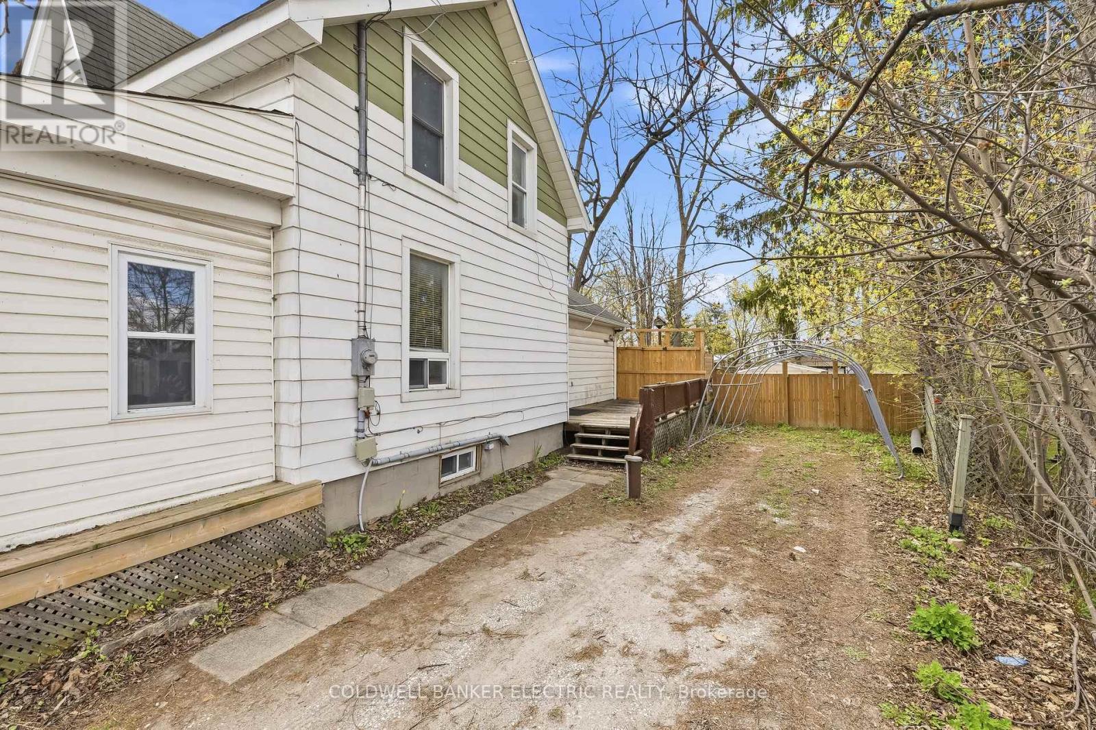 782 WARD STREET - 36