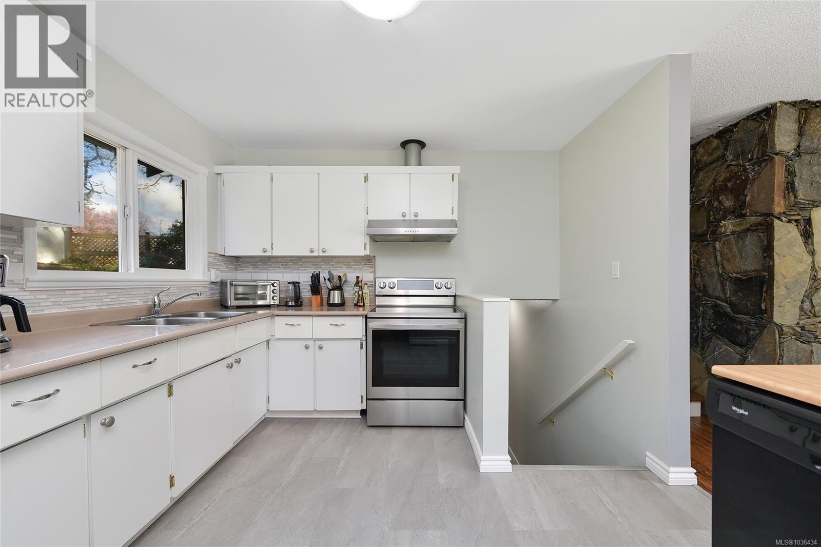 600 PHELPS Ave - 14