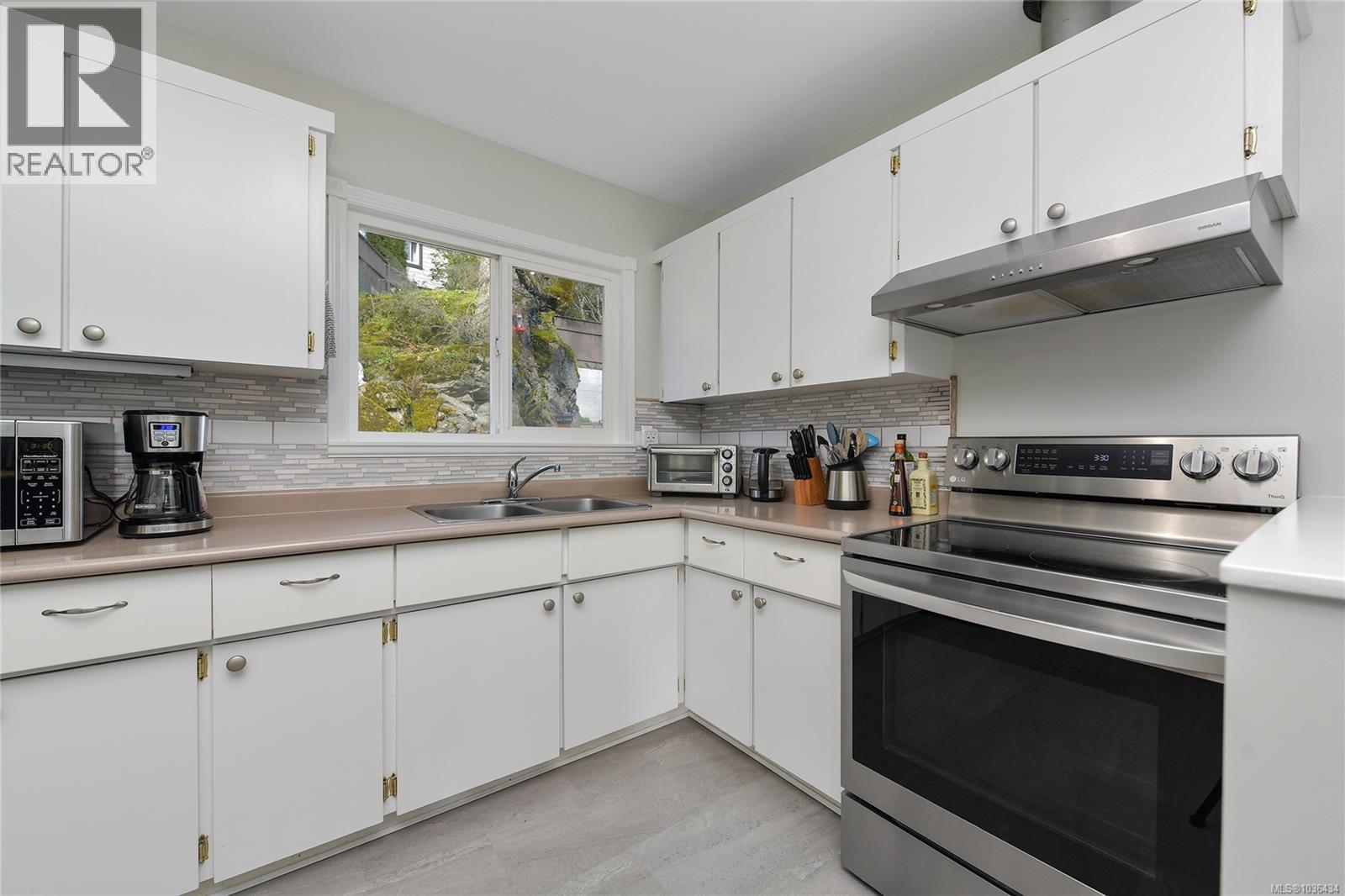 600 PHELPS Ave - 12