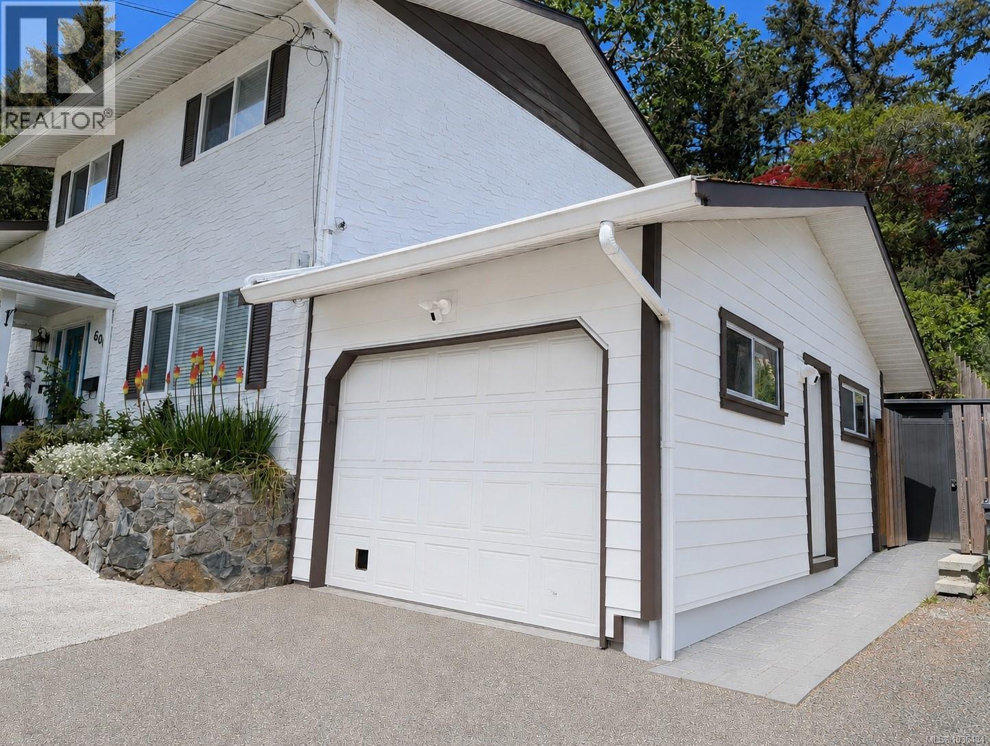 600 PHELPS Ave - 35