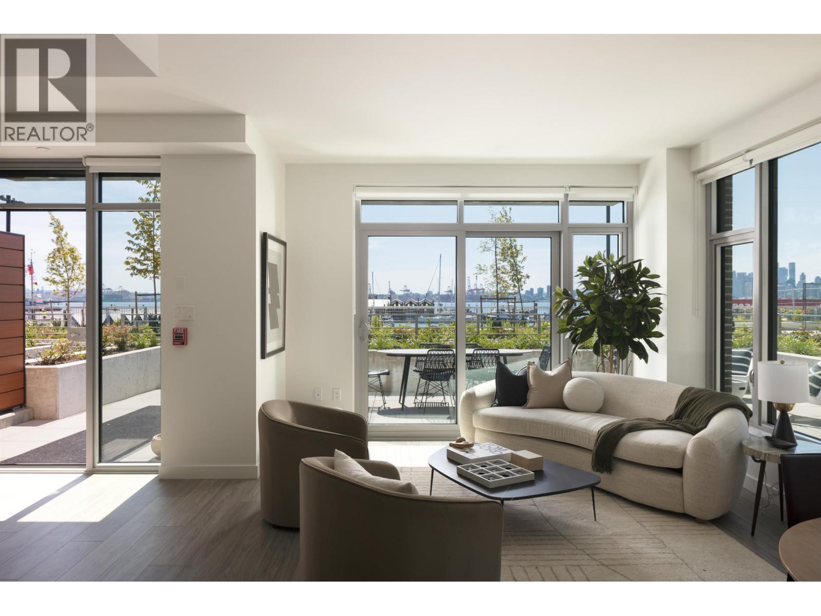 TH112 755 HARBOURSIDE Drive - photo 2