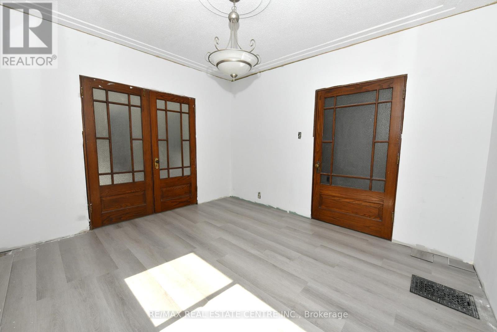 540 WELLINGTON AVENUE S - 3