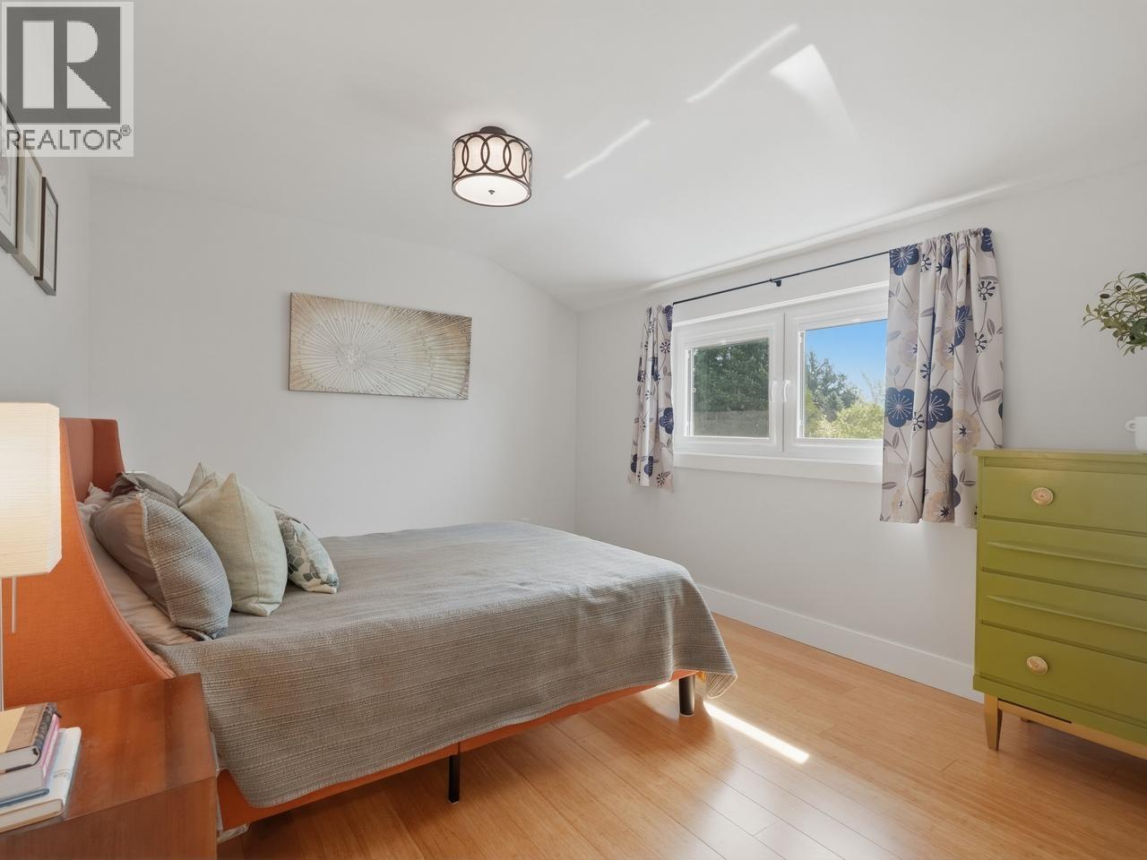 4 Bed, 3 Bath House for Sale in Burnaby – 7514 12TH AVENUE, Burnaby - Image 21