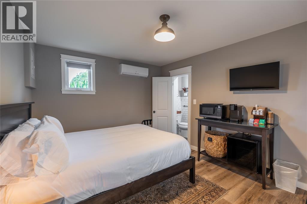 1738 ST CLAIR PARKWAY South - 32