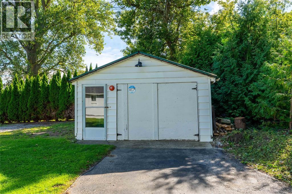1738 ST CLAIR PARKWAY South - 38