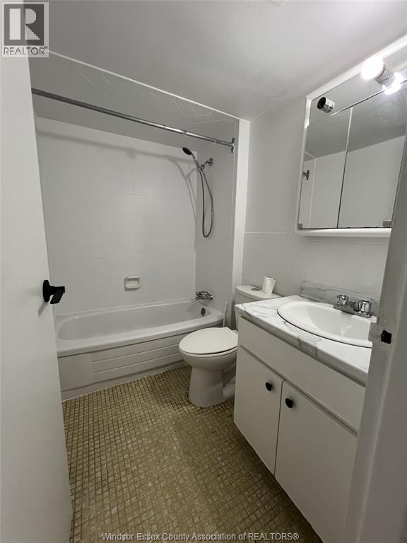 1580 MOY AVENUE Unit# 201, Windsor, Ontario, N8X4S9 — Photo 5