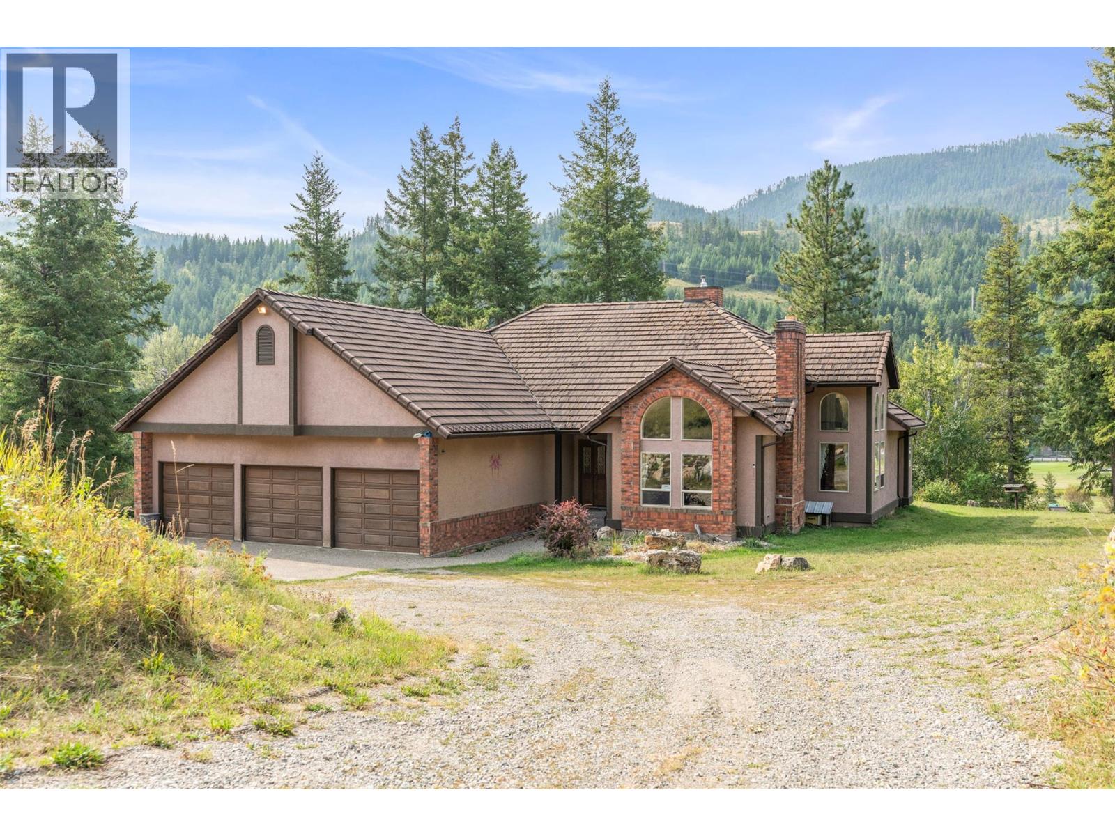 995 Shuswap River Drive - 2