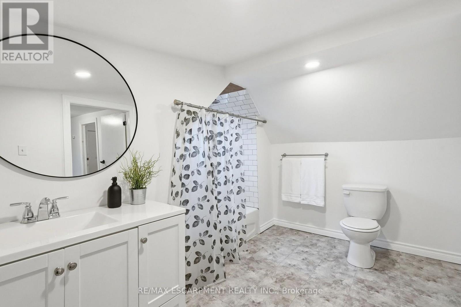 44 WHITFIELD AVENUE - 23