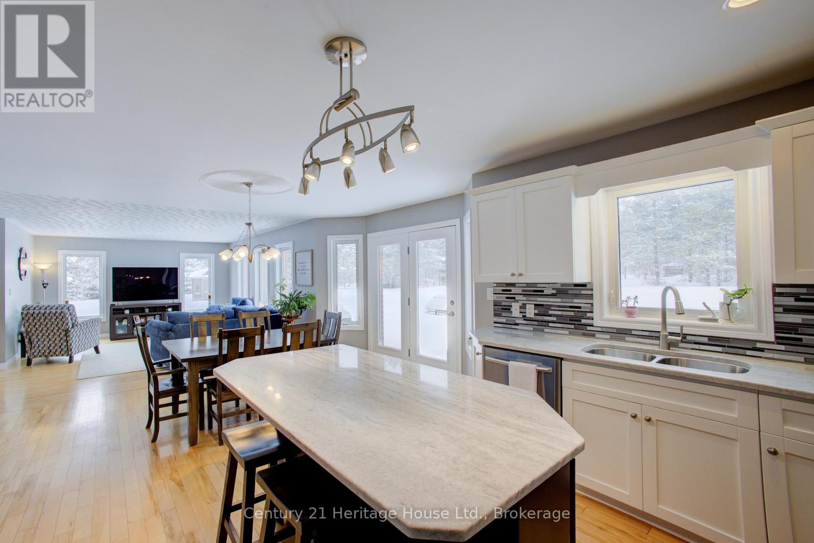 323237 DURHAM ROAD E - 17