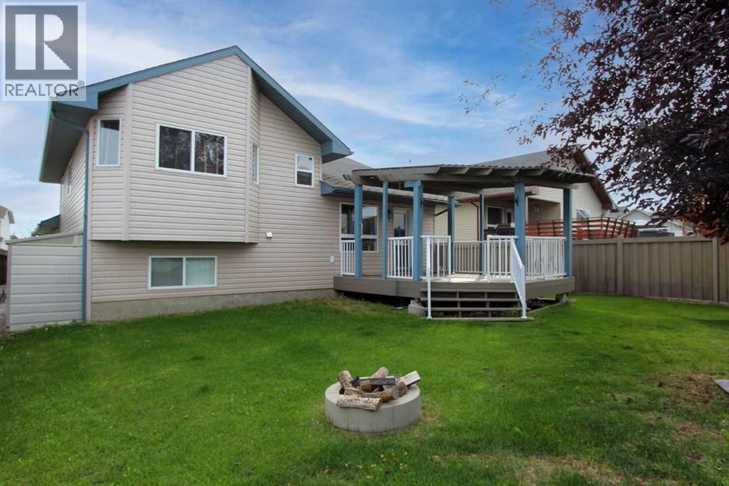 11046 66 Avenue - 10
