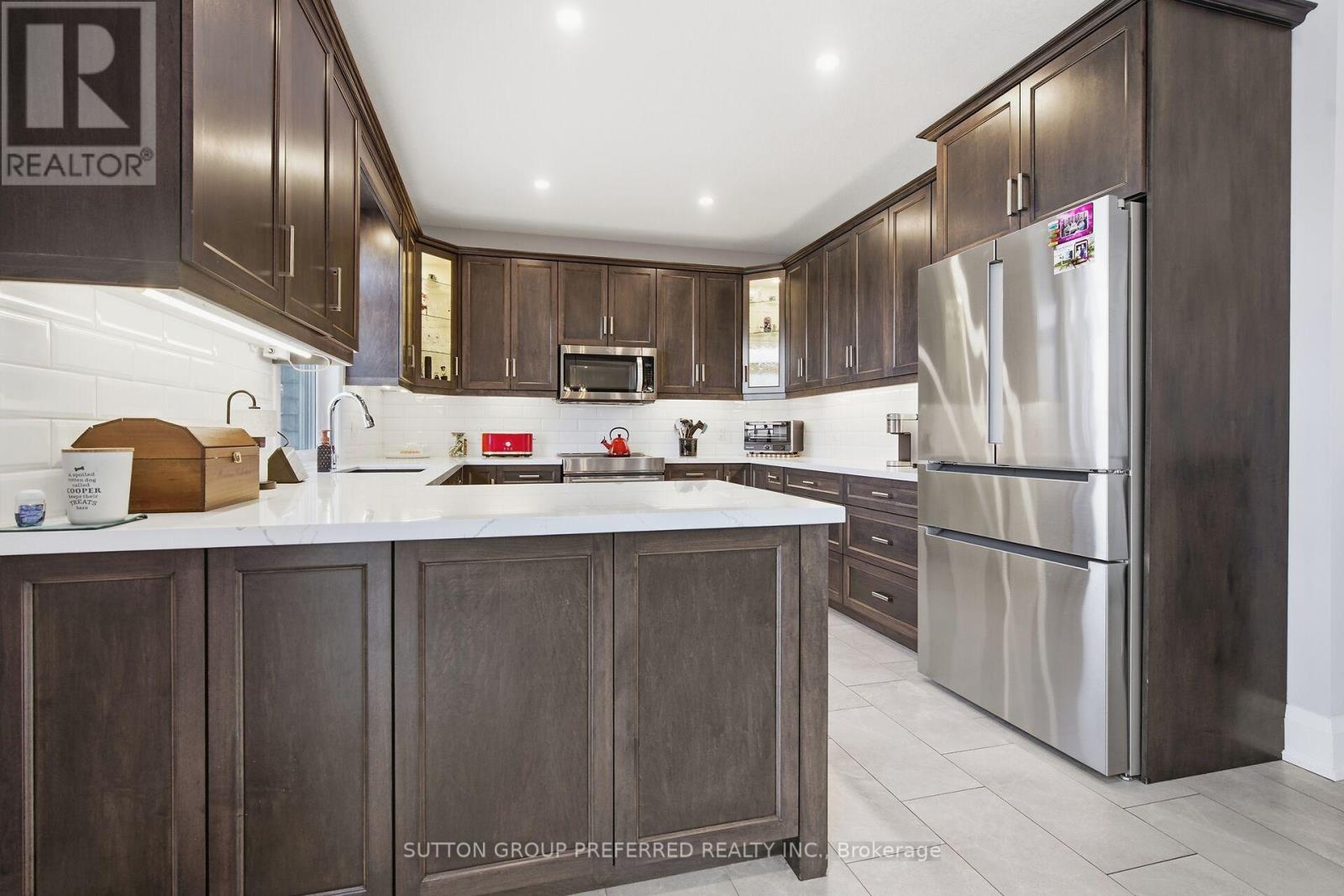 215 LEITCH STREET - 12