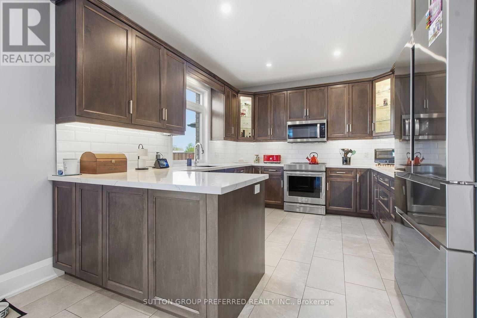 215 LEITCH STREET - 13