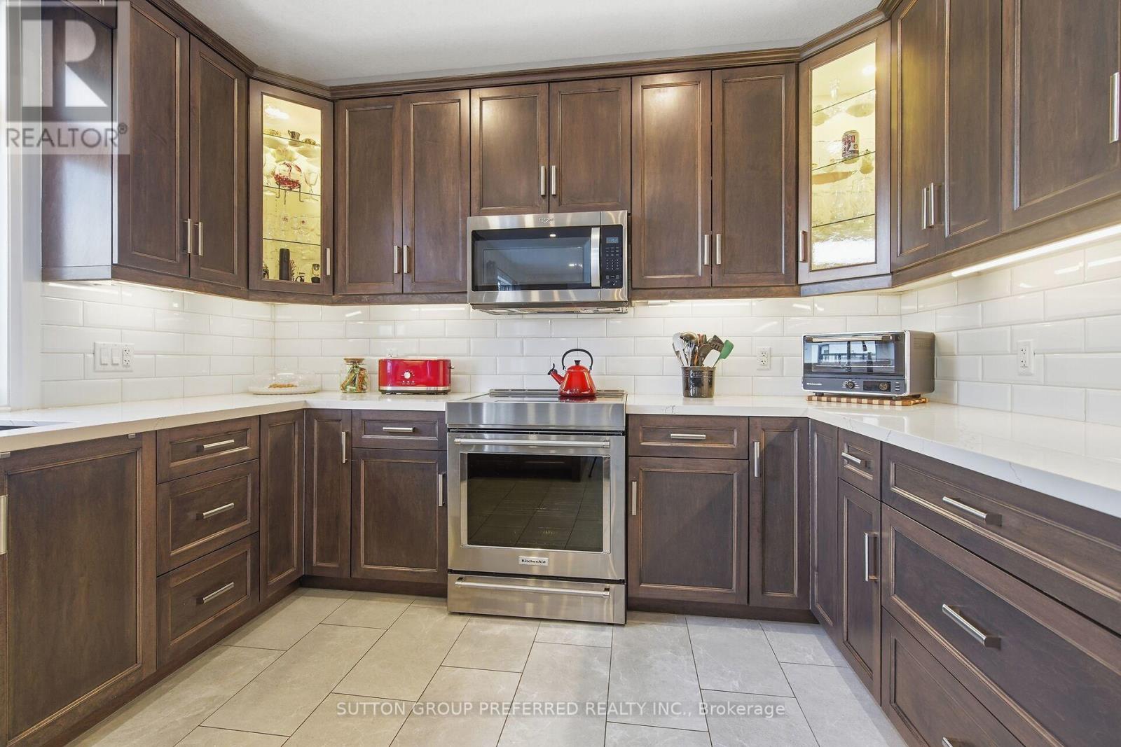 215 LEITCH STREET - 14