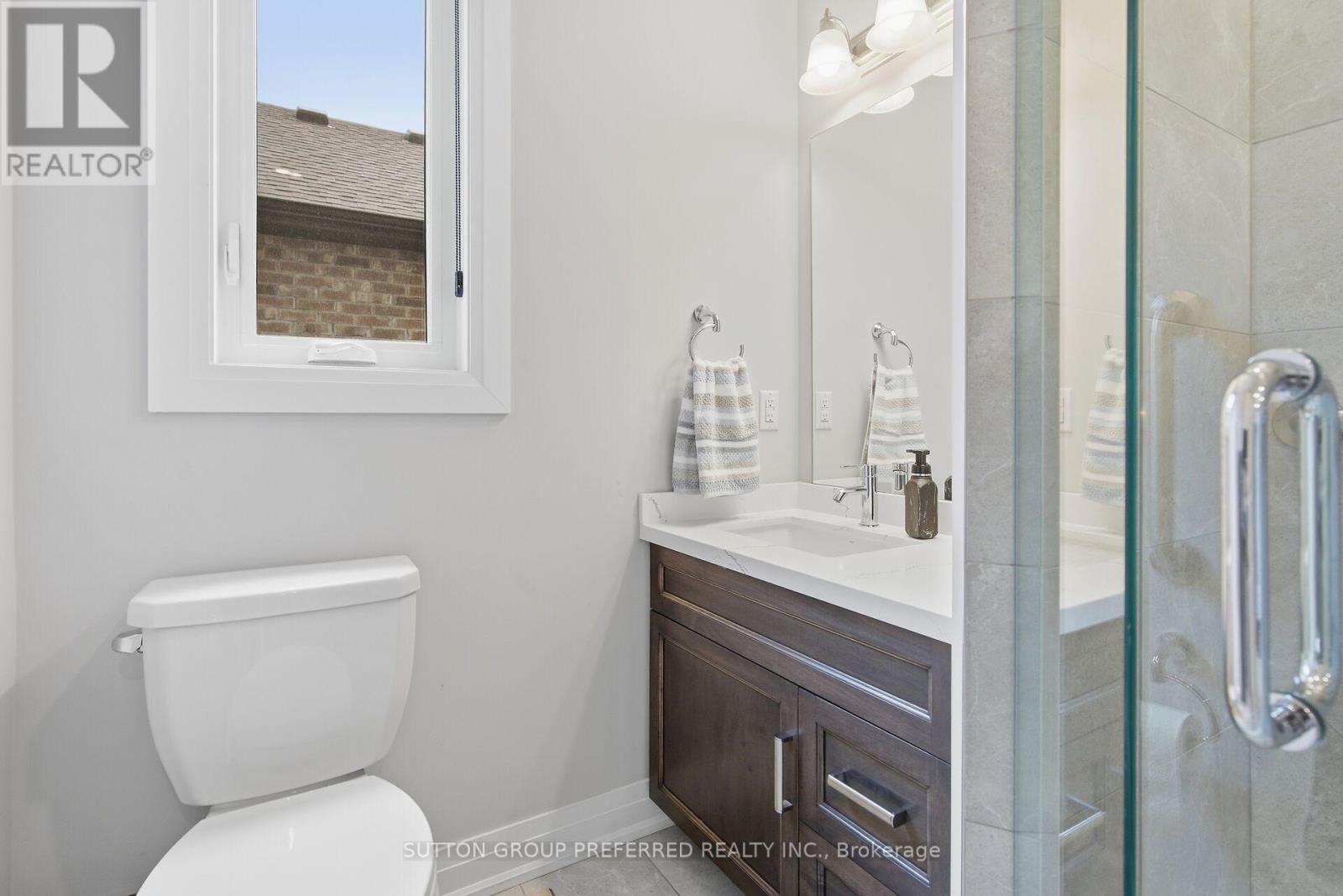 215 LEITCH STREET - 17