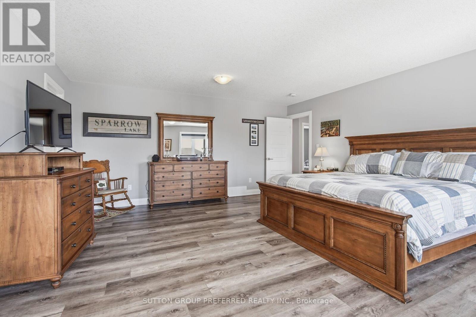 215 LEITCH STREET - 23
