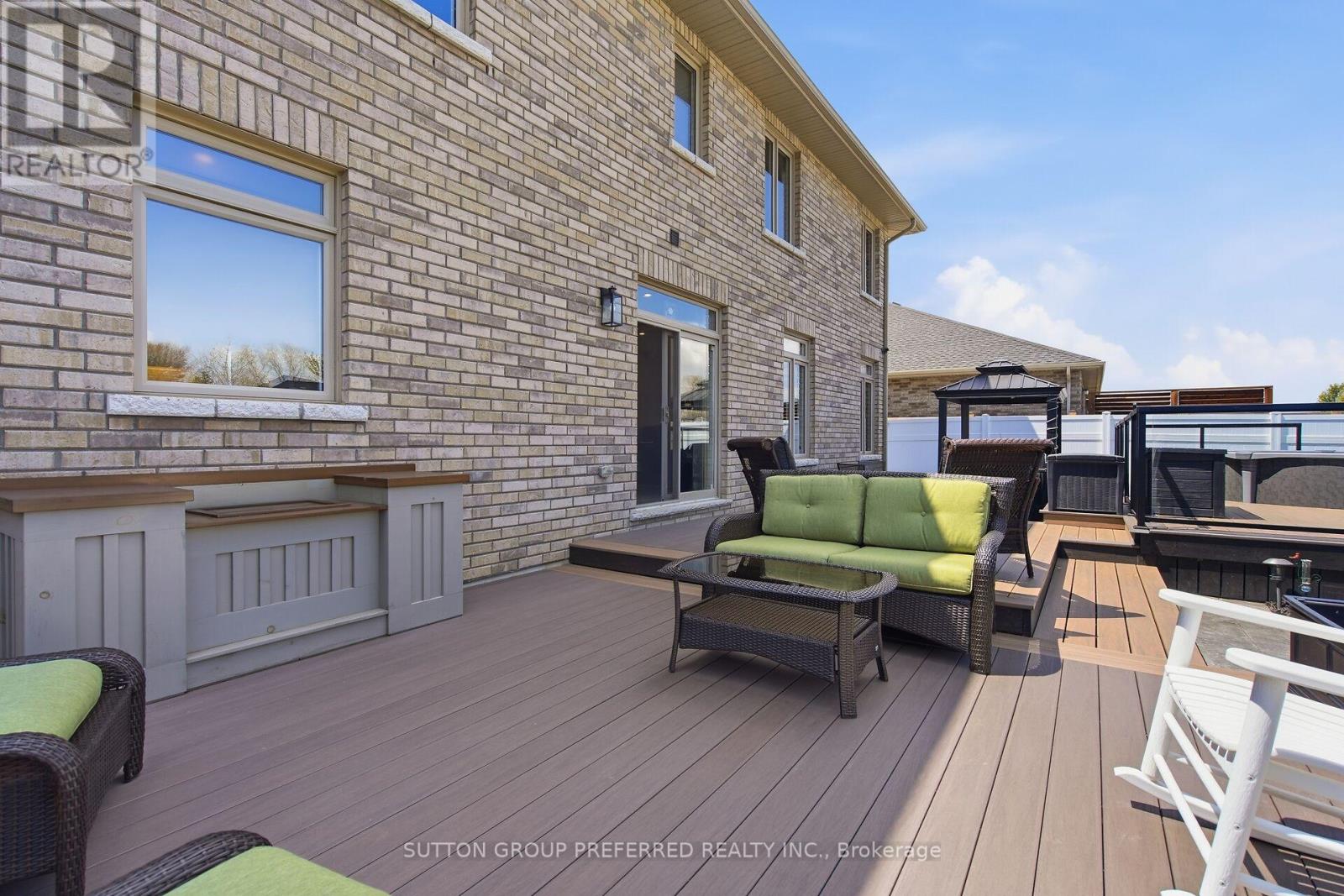 215 LEITCH STREET - 40