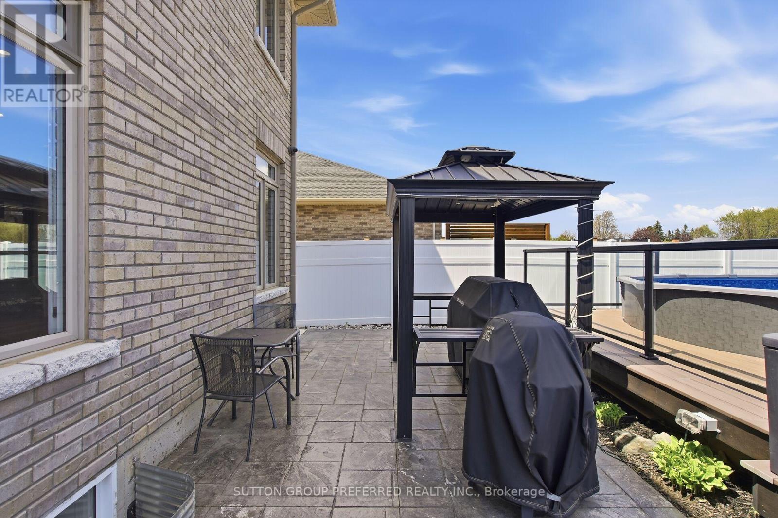 215 LEITCH STREET - 41