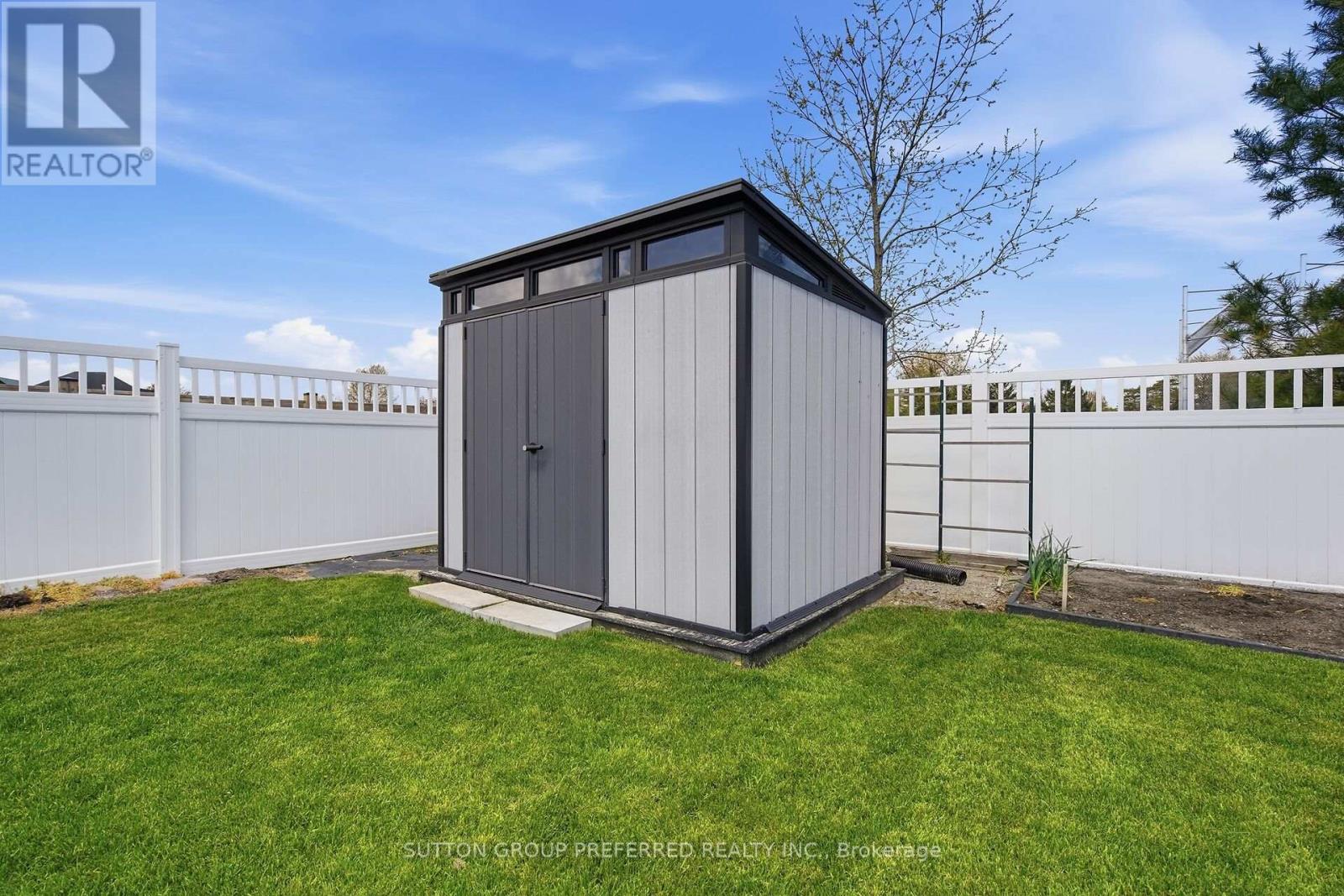 215 LEITCH STREET - 47