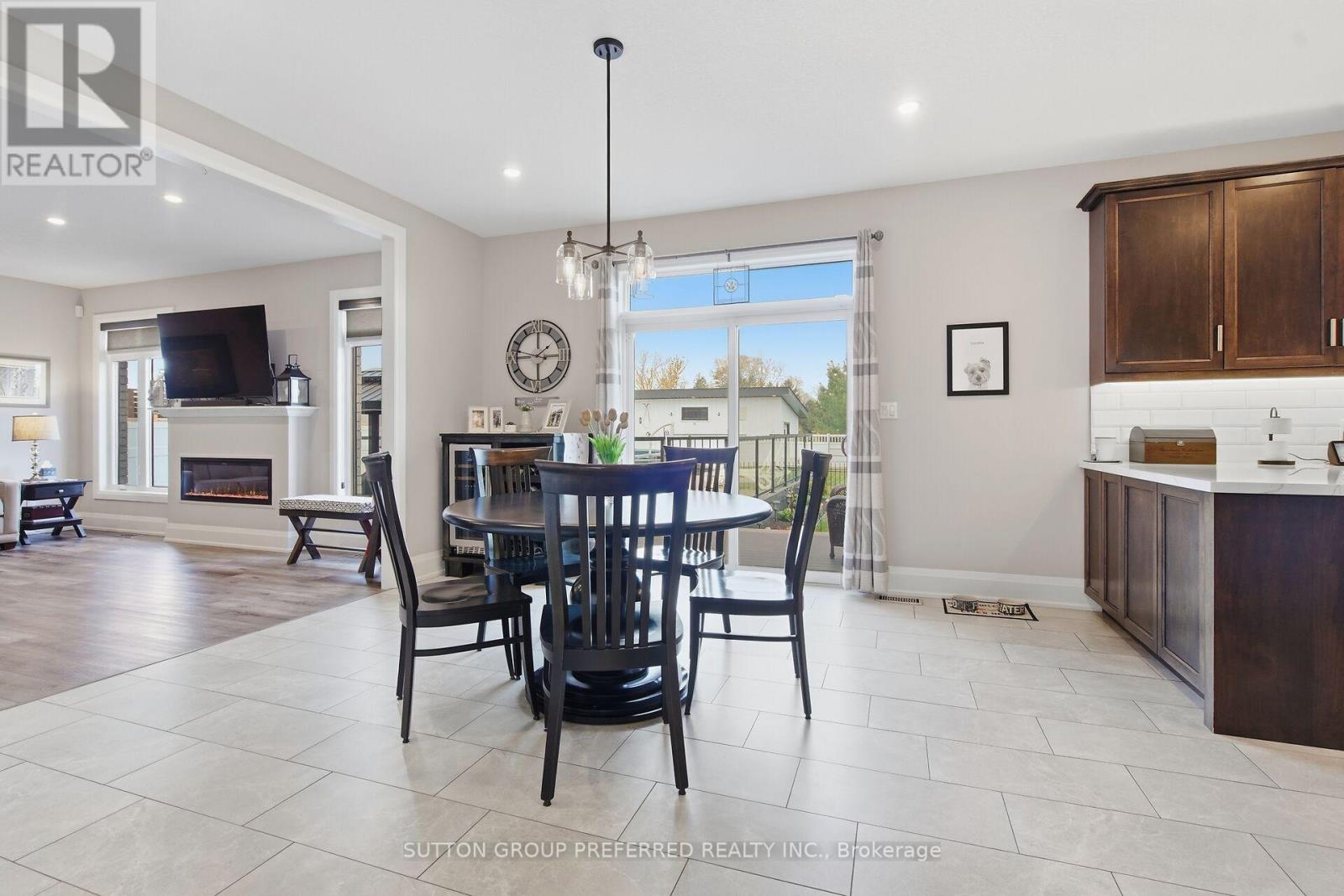 215 LEITCH STREET - 6