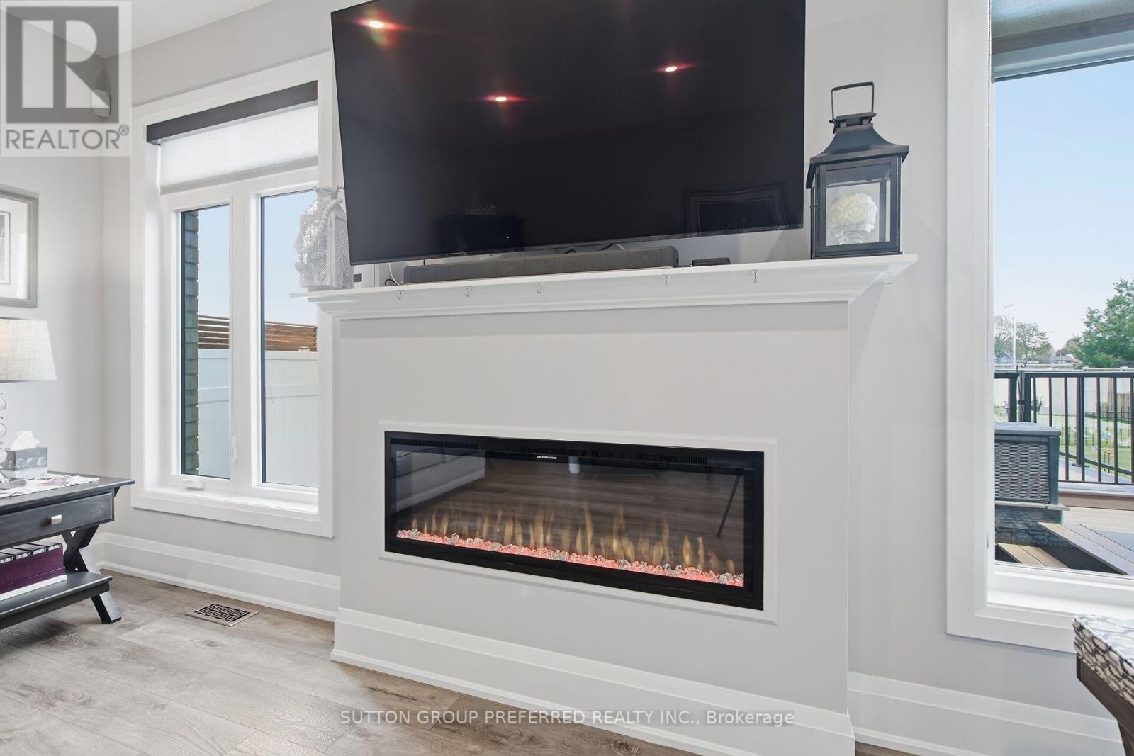 215 LEITCH STREET - 9