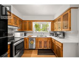Kitchen - 9510 Mcfarlane Rd, Denman Island, BC V0R1T0 Photo 9