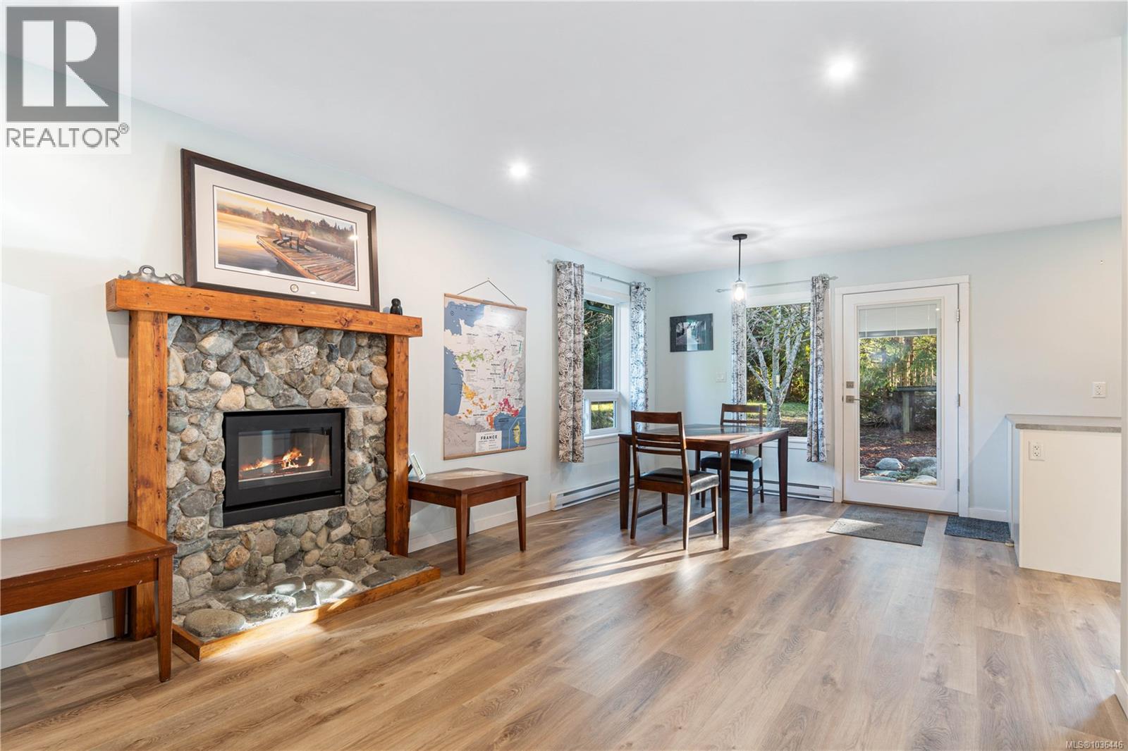 3872 Island Hwy W - 21