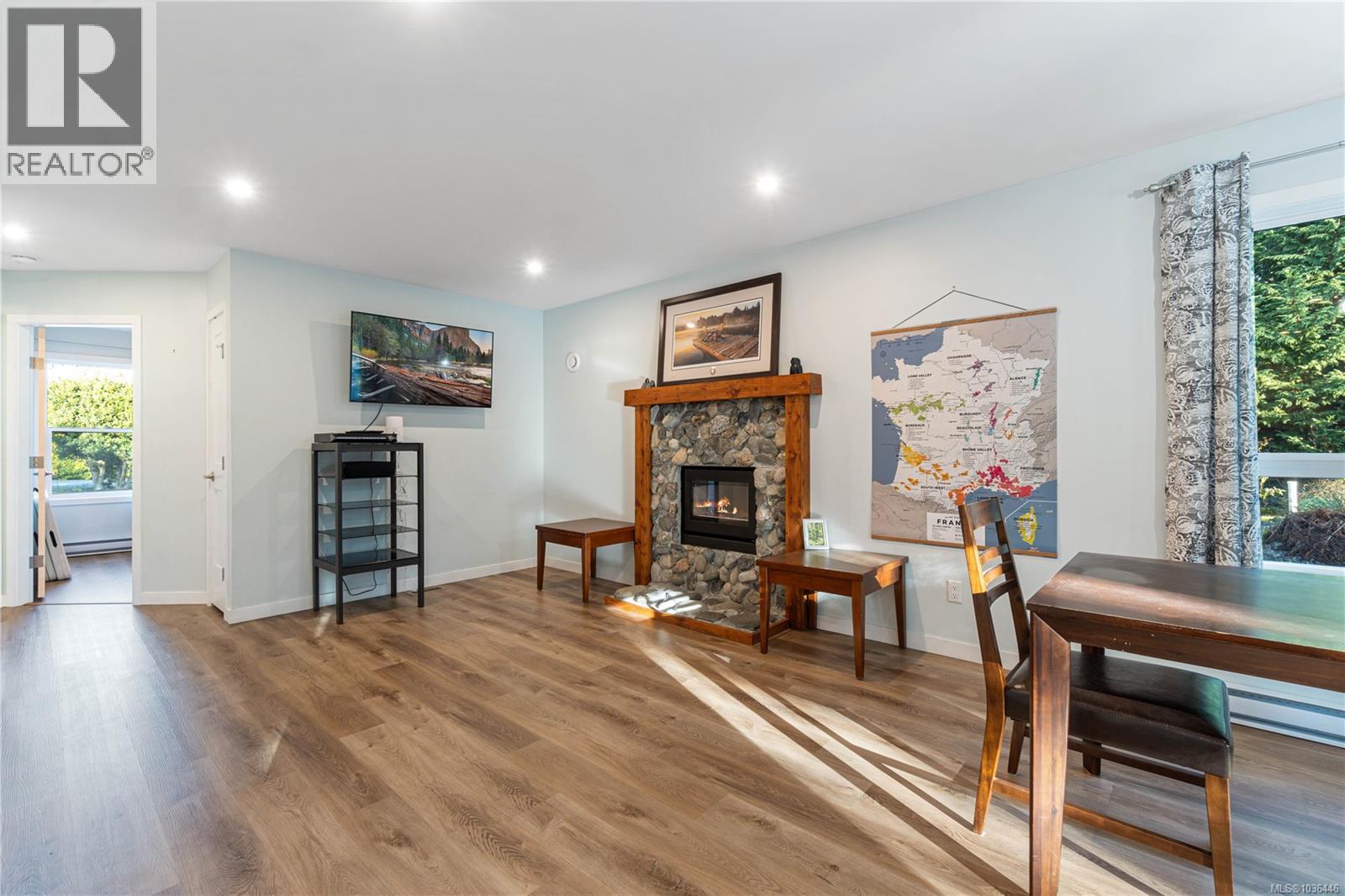 3872 Island Hwy W - 22