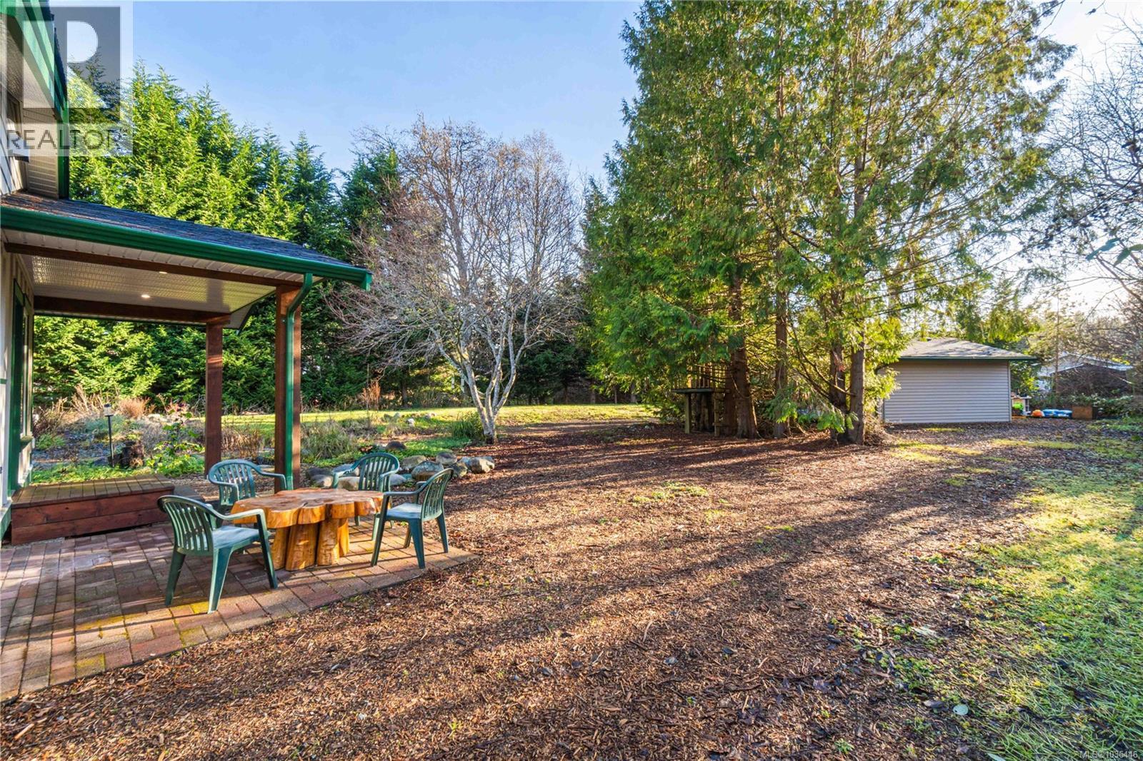 3872 Island Hwy W - 36