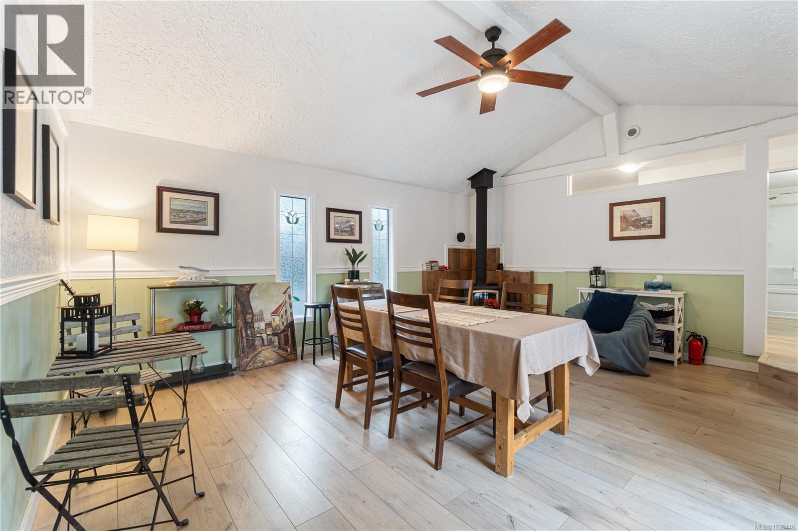 3872 Island Hwy W - 4