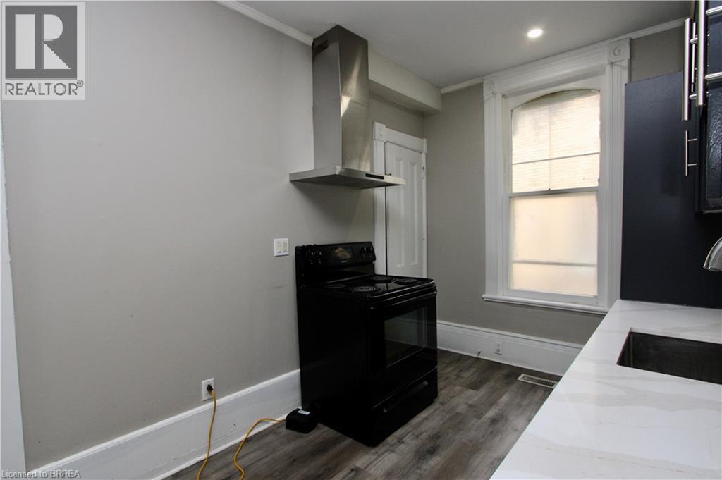 9 FLEET Street Unit# Front, Brantford, Ontario, N3T3S8 — Photo 15