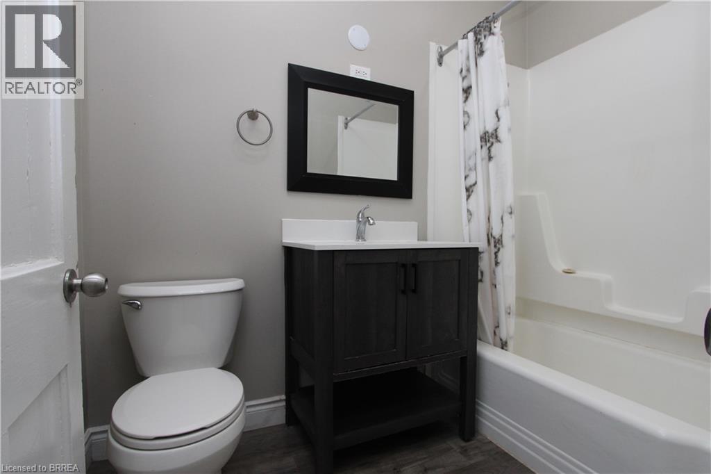 9 FLEET Street Unit# Front, Brantford, Ontario, N3T3S8 — Photo 17