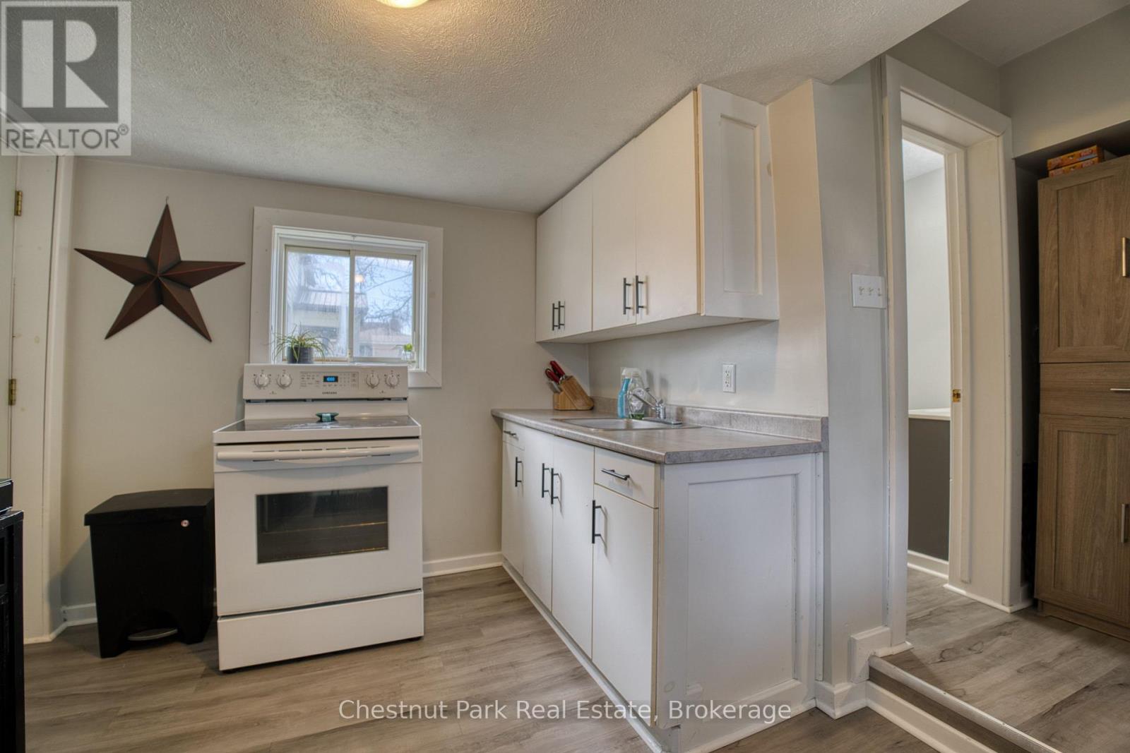529 CLAUDE STREET - 9