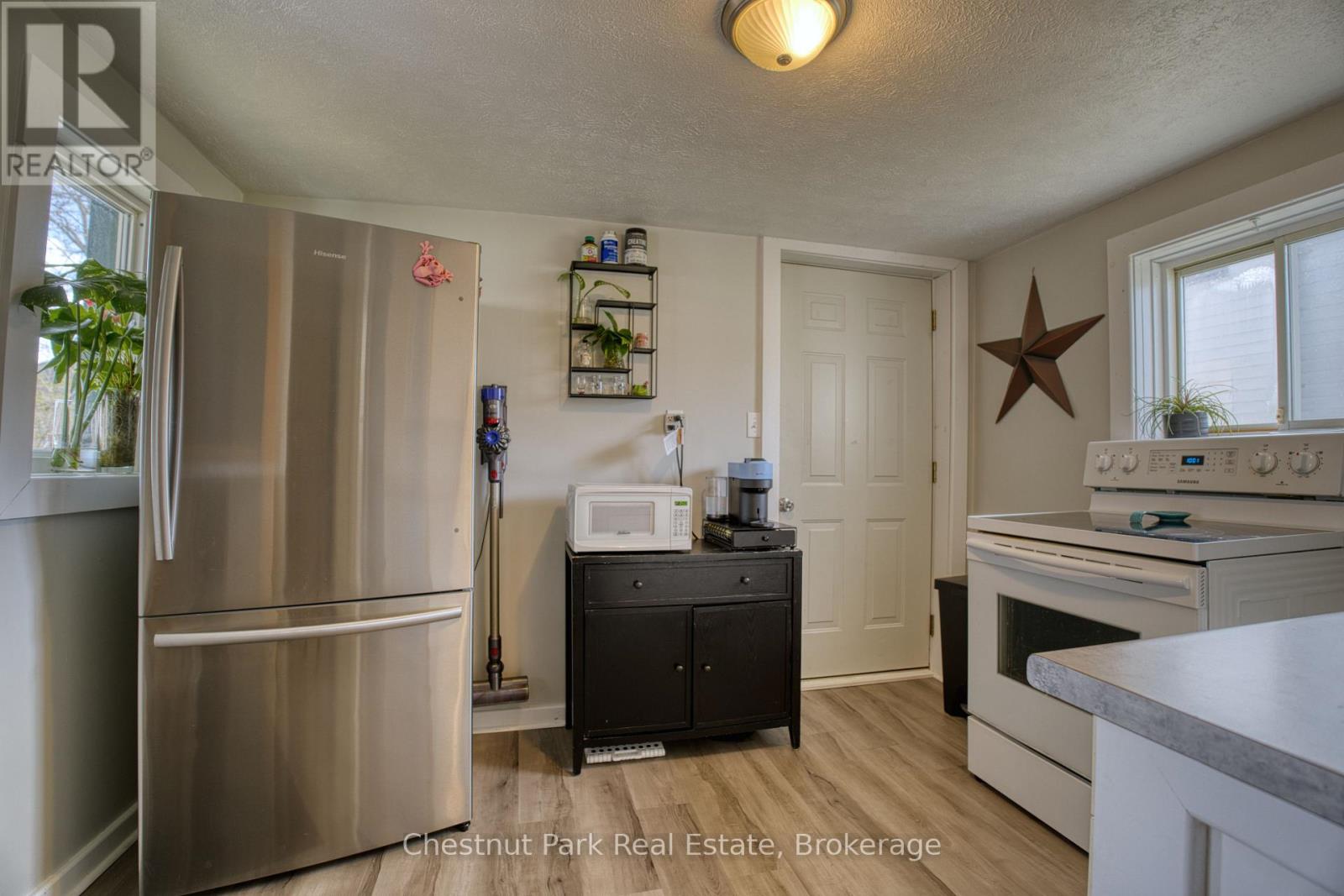 529 CLAUDE STREET - 8