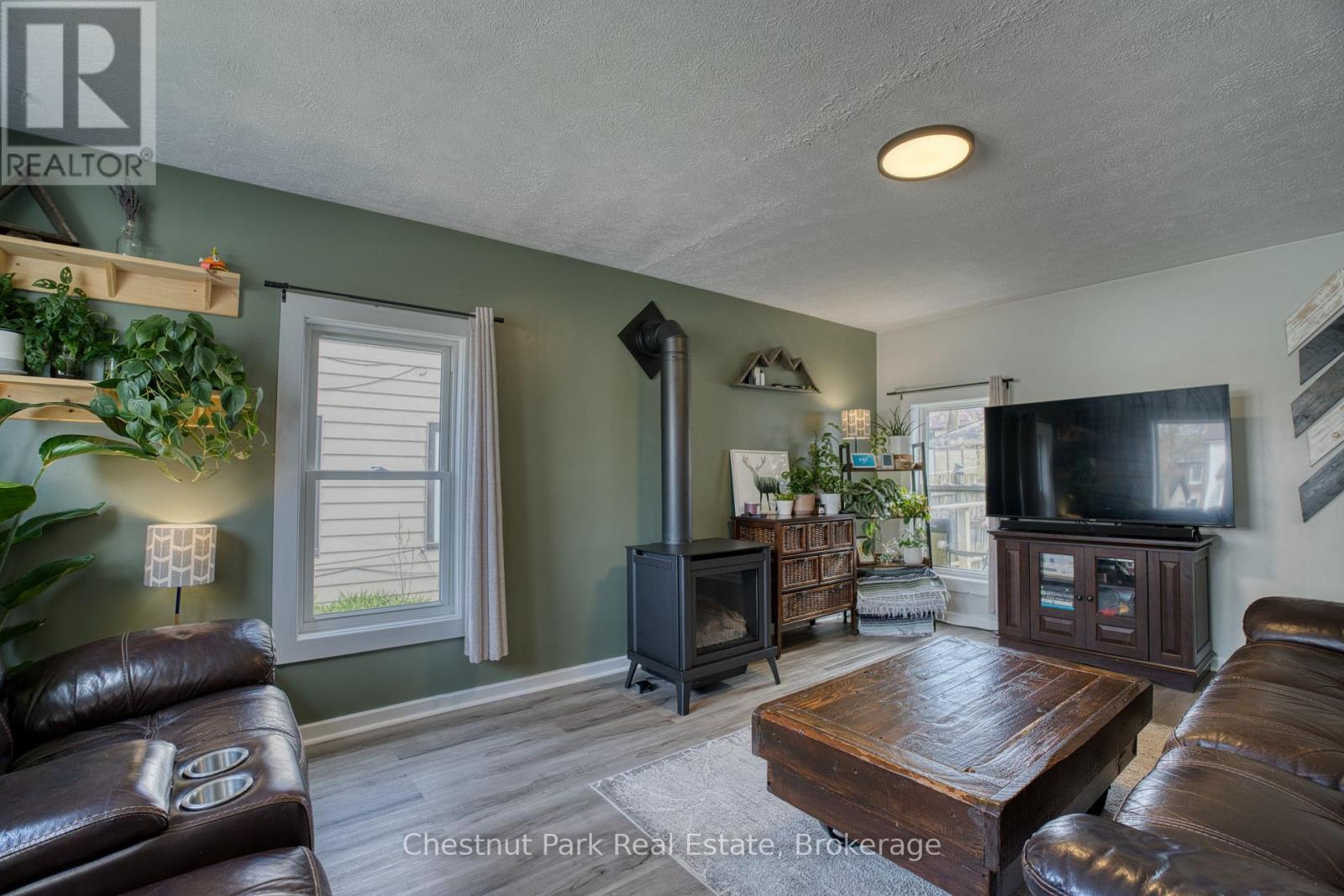 529 CLAUDE STREET - 4