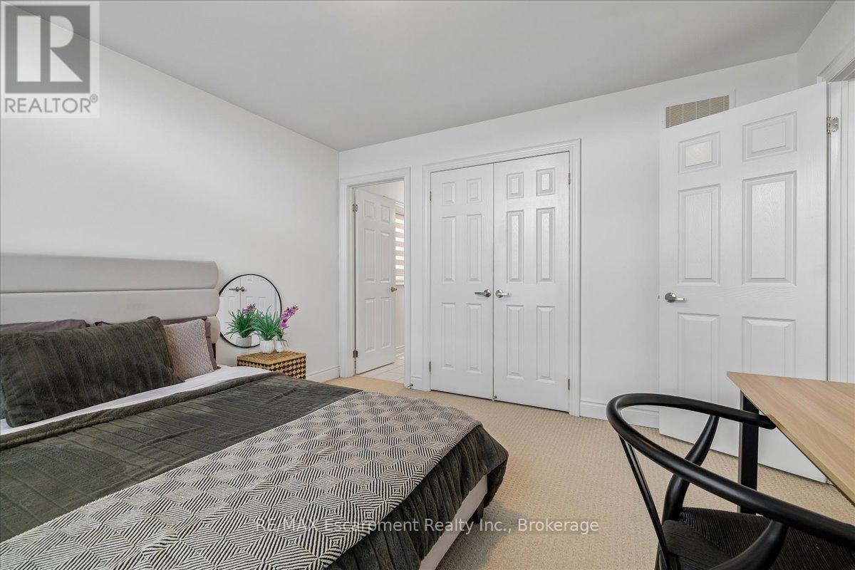 2400 SPRING MEADOW WAY - 42