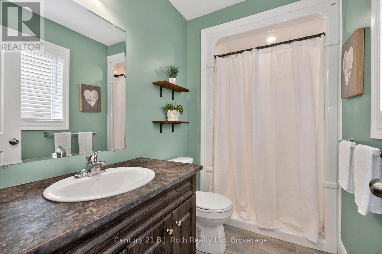 24 HUNTER AVENUE - 17