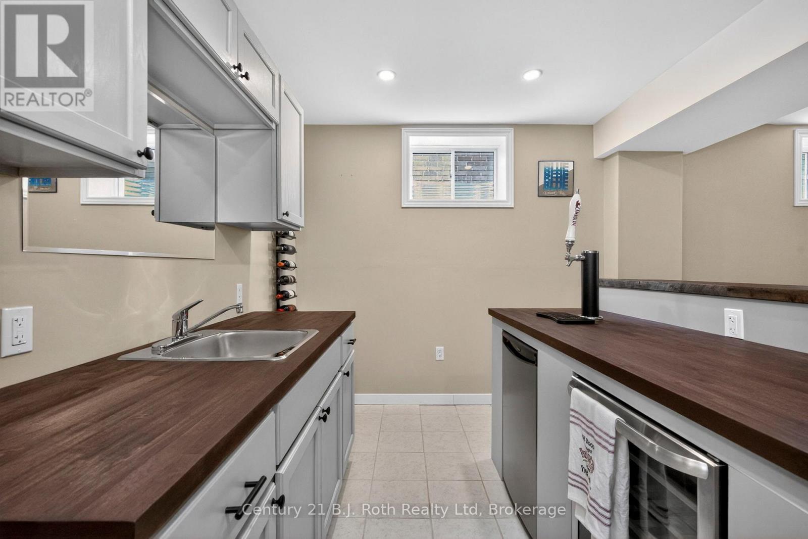 24 HUNTER AVENUE - 30