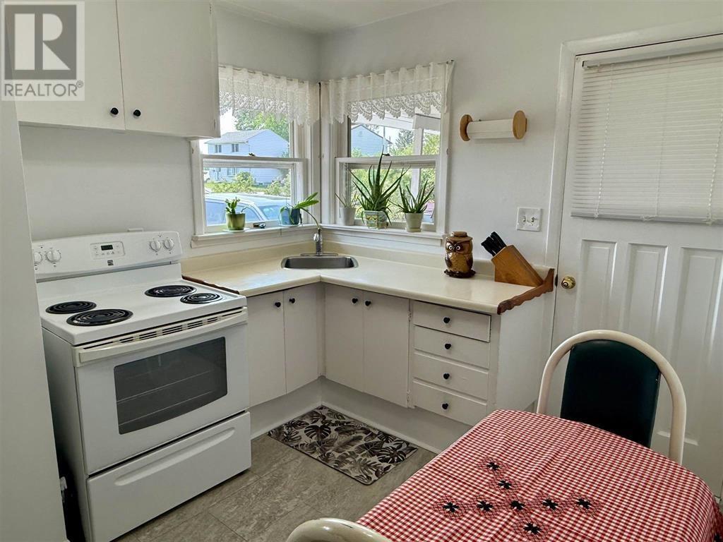 48 Kostuik CRES, Elliot Lake, Ontario, P5A1T3 — Photo 11
