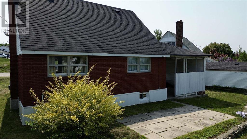 48 Kostuik CRES, Elliot Lake, Ontario, P5A1T3 — Photo 9