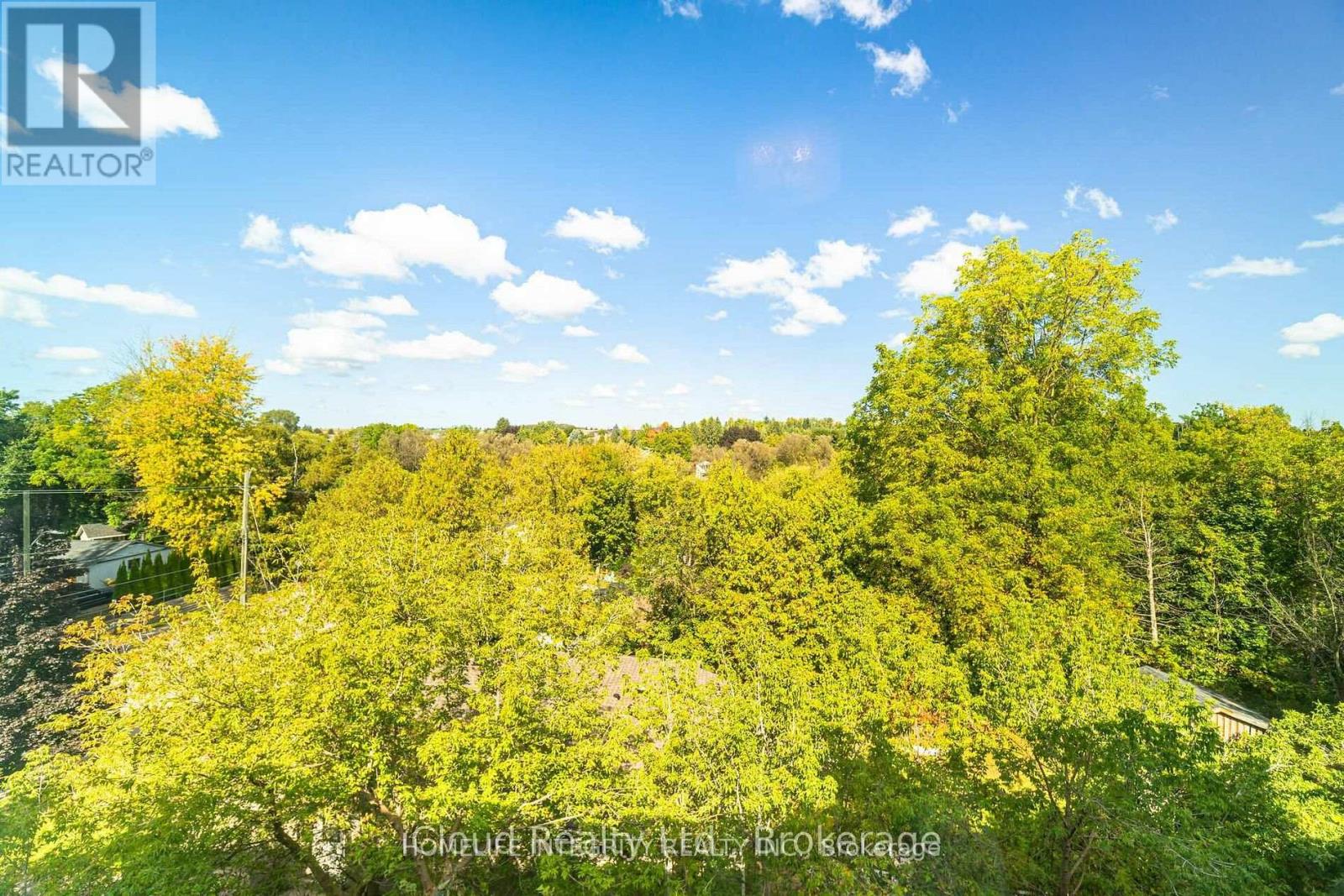 #402 69 BOYNE STREET - 3