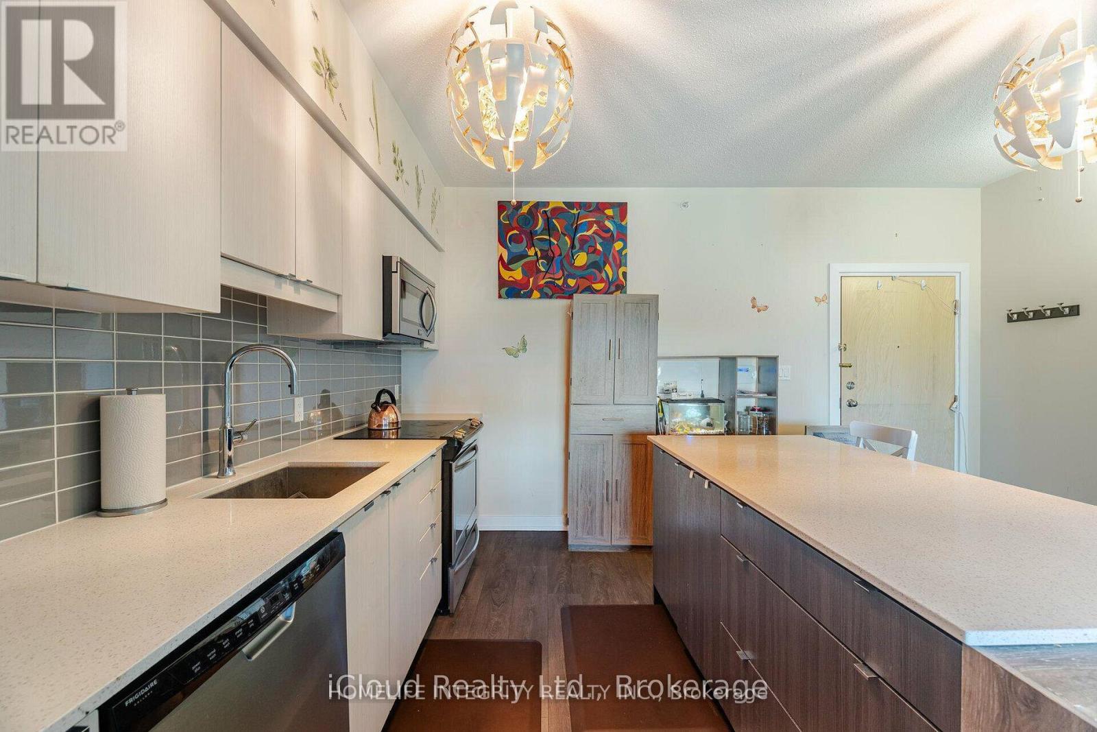 #402 69 BOYNE STREET - 6