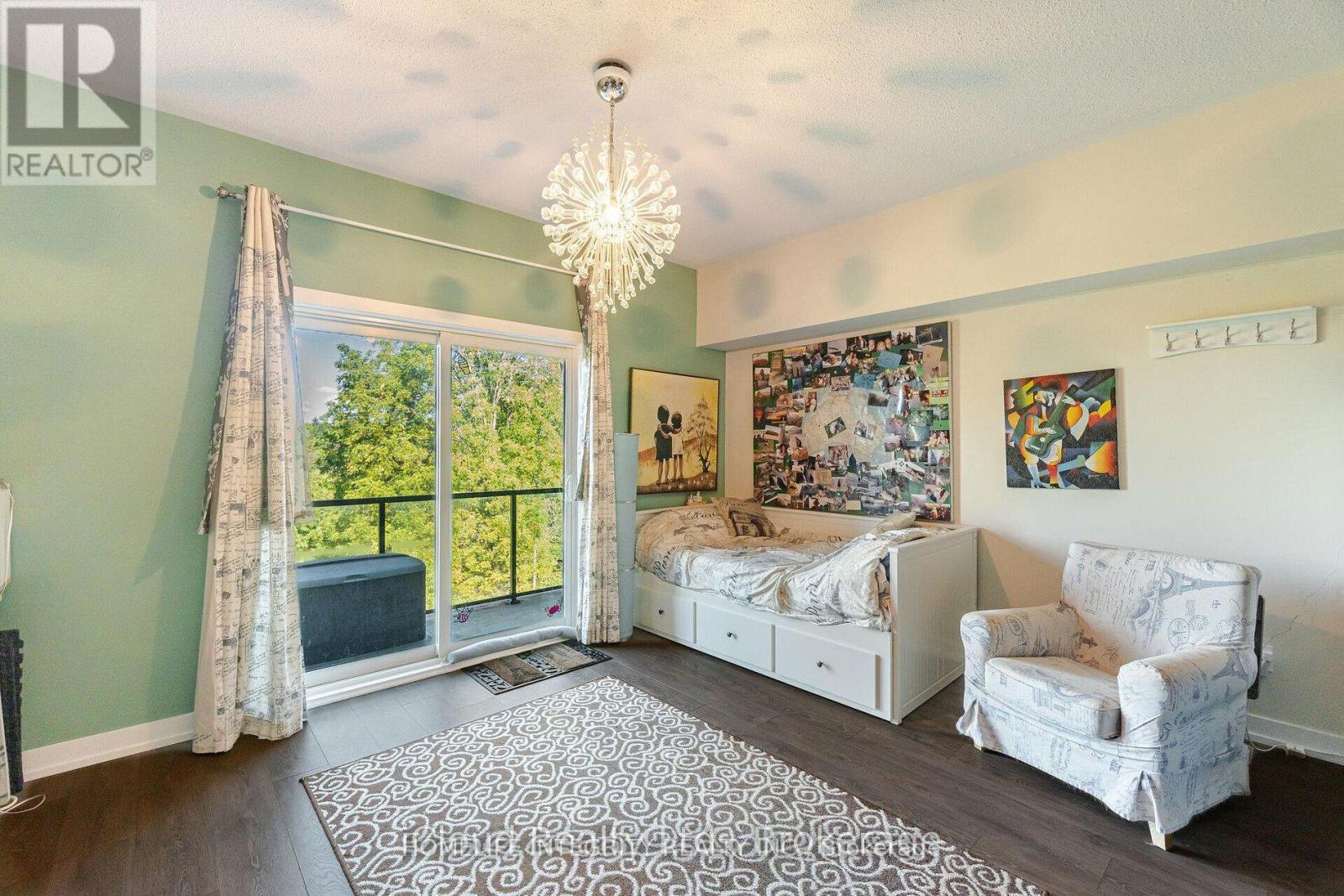 #402 69 BOYNE STREET - 8