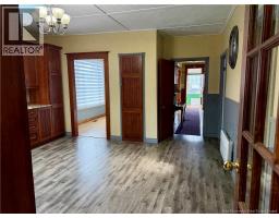 Bath (# pieces 1-6) - 300 Boulevard St-pierre Ouest, Caraquet, NB E1W1A3 Photo 11