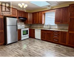 Kitchen/Dining room - 300 Boulevard St-pierre Ouest, Caraquet, NB E1W1A3 Photo 12