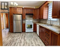 Living room - 300 Boulevard St-pierre Ouest, Caraquet, NB E1W1A3 Photo 13