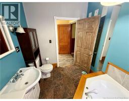300 Boulevard St-pierre Ouest, Caraquet, NB E1W1A3 Photo 19