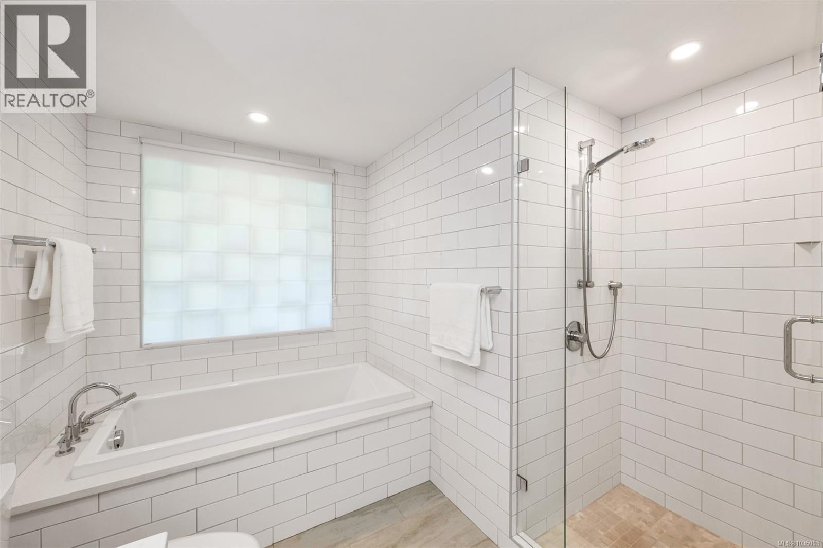 #305 55 Songhees Rd - 27